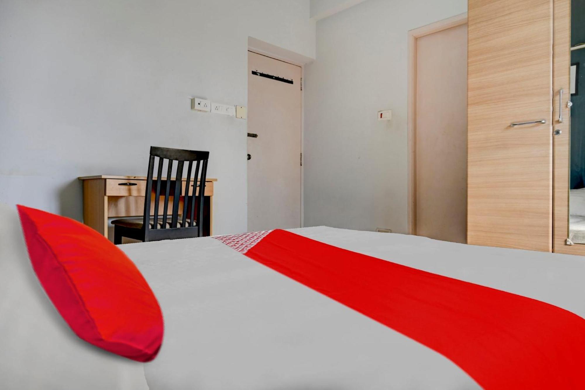 Hotel Live As Chn727 Gūduvāncheri Esterno foto
