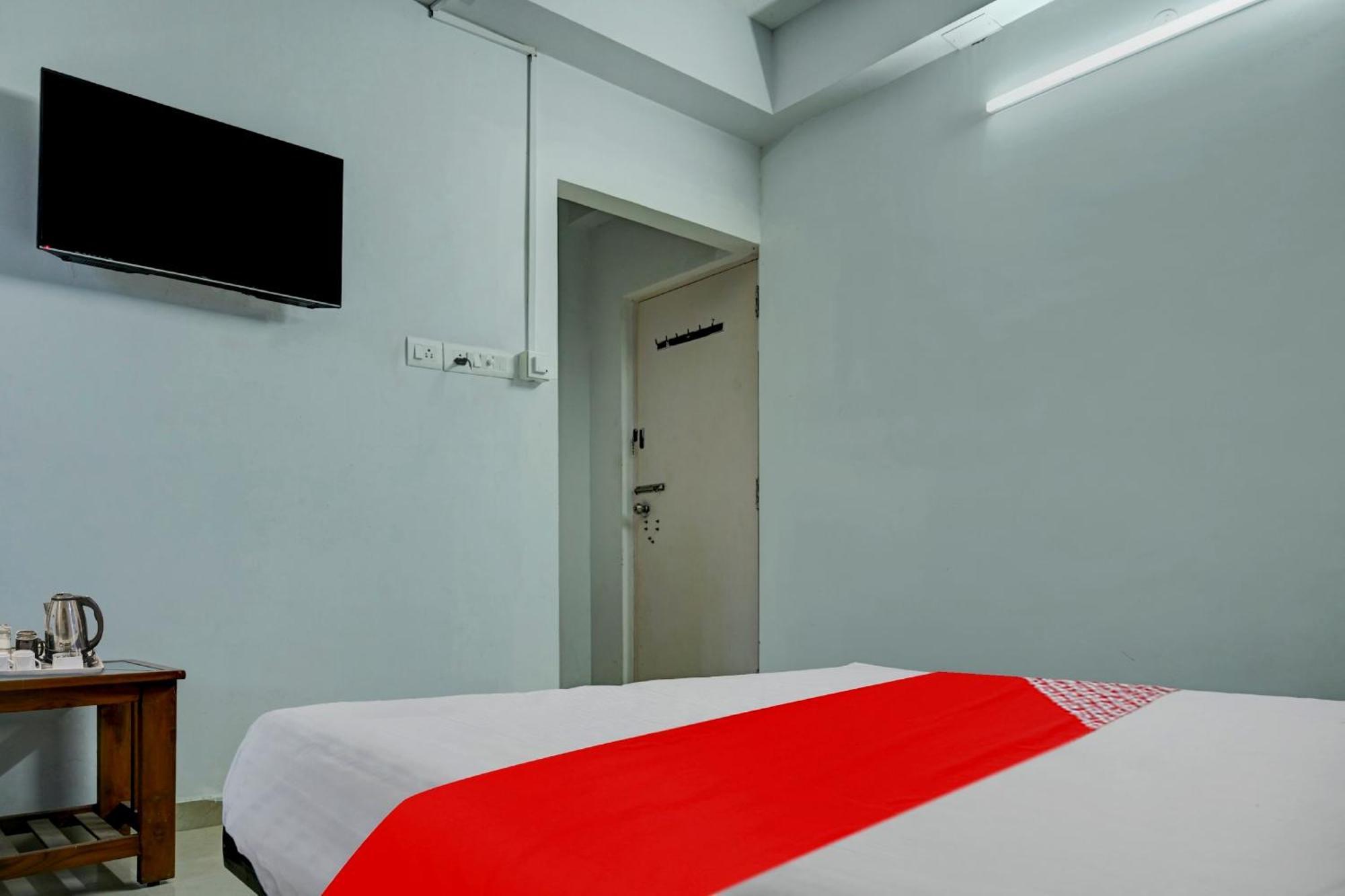 Hotel Live As Chn727 Gūduvāncheri Esterno foto